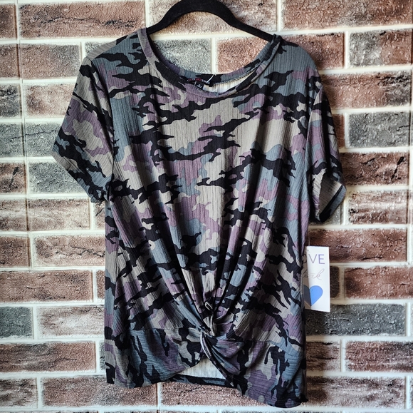 NEW Shortsleeve camo twist tee - Picture 8 of 11